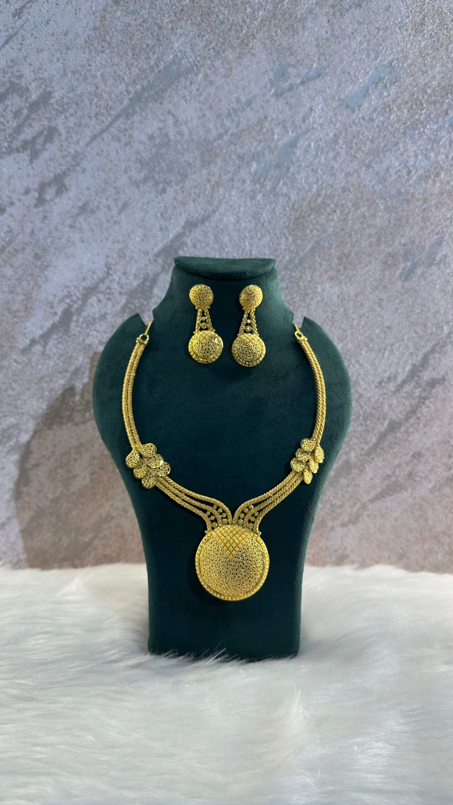 Layered Coin Pendant Necklace